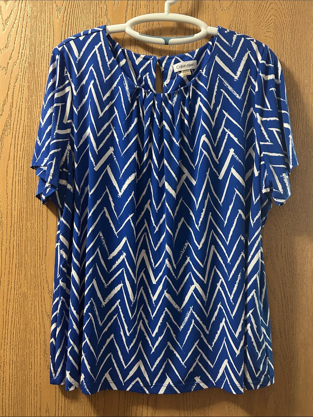 Calvin Klein Royal Blue and White Chevron Short Sleeve Blouse
